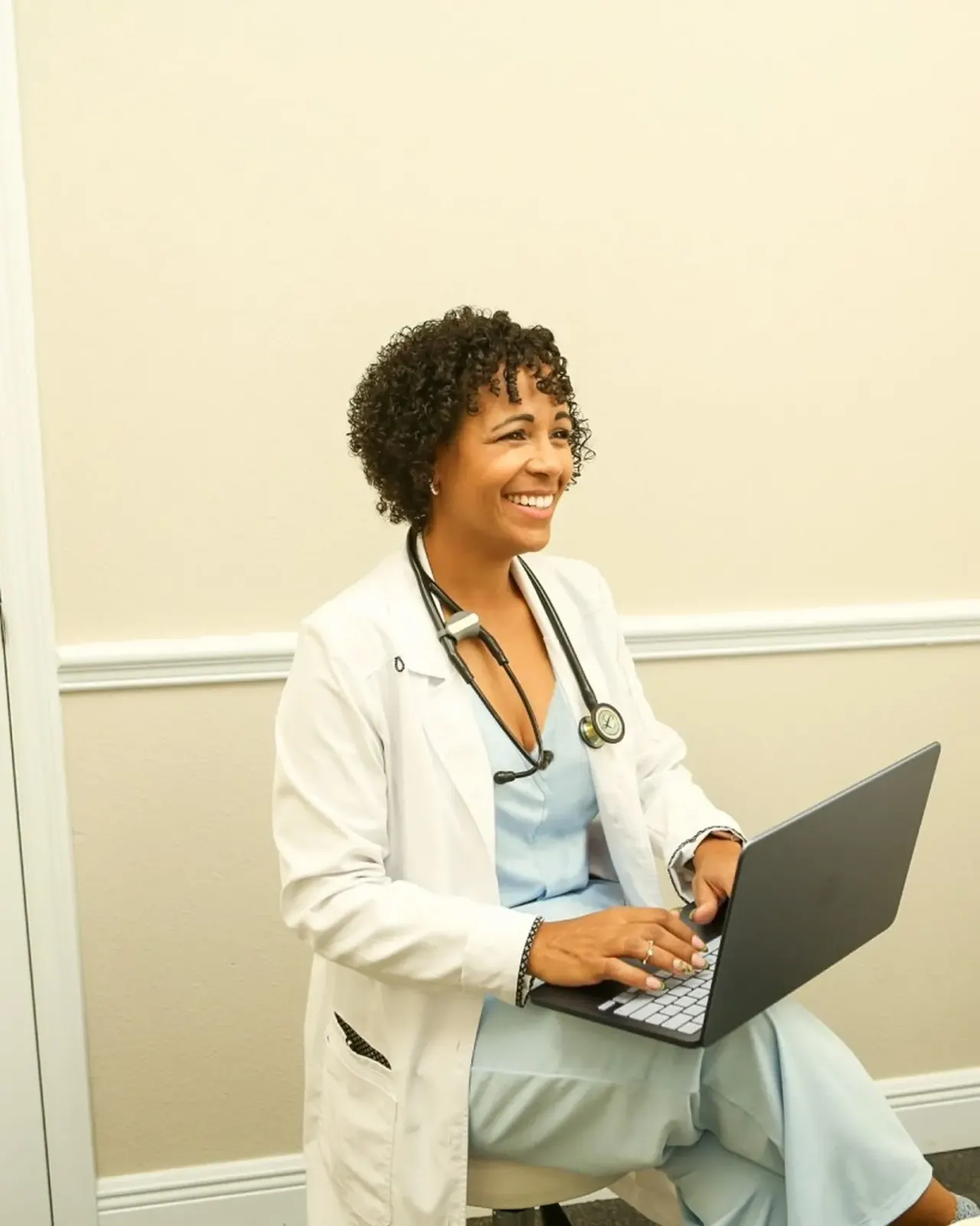 Calm consultation room at Advanced Optimal Healthcare in Lutz, FL, set up for one patient at a time